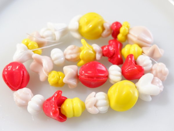 画像2: チェコヴィンテージ・ミックスシェイプ・ガラスビーズ【マルチカラー】1本 (2)