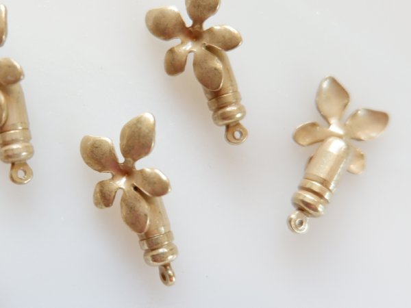 画像4: 当店加工 ミリアムハスケル風フラワーピンキャッチ　1個 (4)